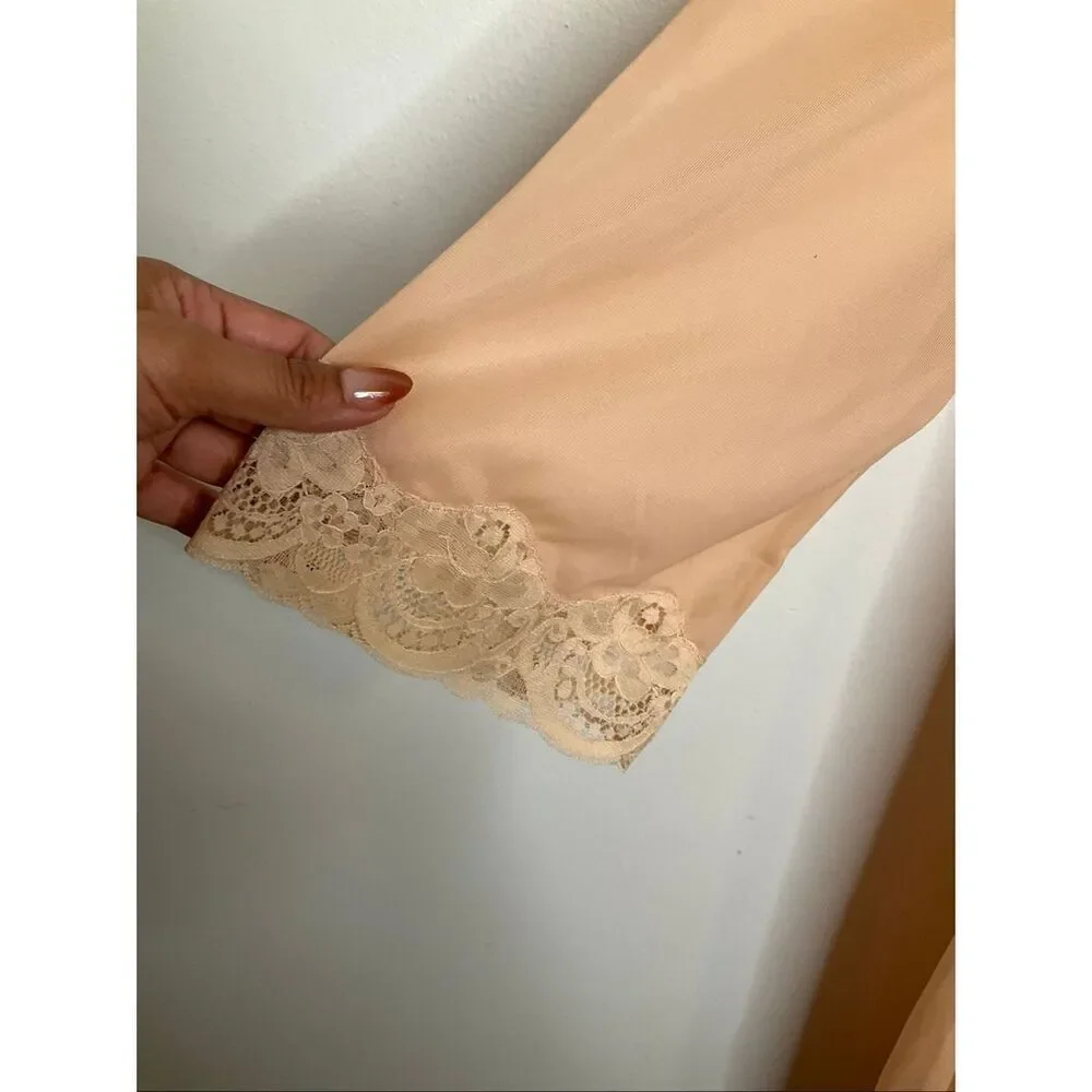 Vintage Lace Peignoir Set - Picture 3 of 7